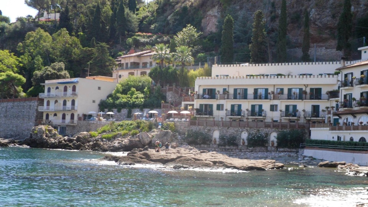 Chianchitta-Trappitello Apartment | Homerez - Nice appartement 2 km away from the beach for 2 ppl. at Taormina