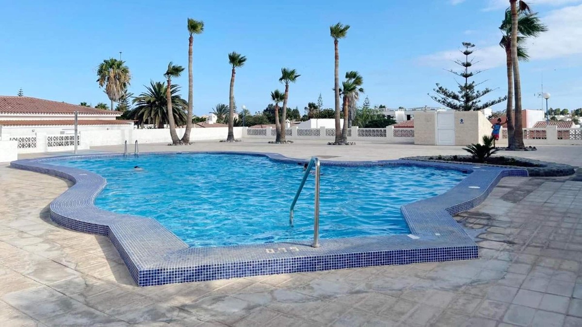 Las Rosas Apartment | Homerez - Nice appartement 1 km away from the beach for 2 ppl. with shared pool