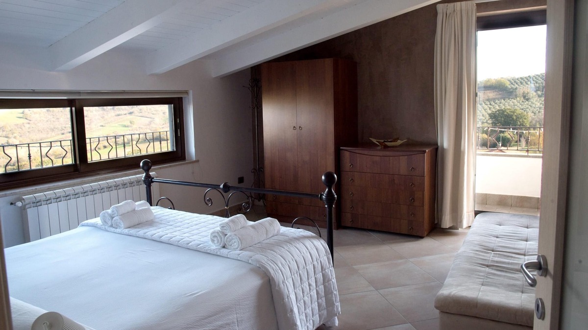 Caiazzo House | Homerez - Nice house for 6 ppl. with shared pool and garden at Bosco di Caiazzo