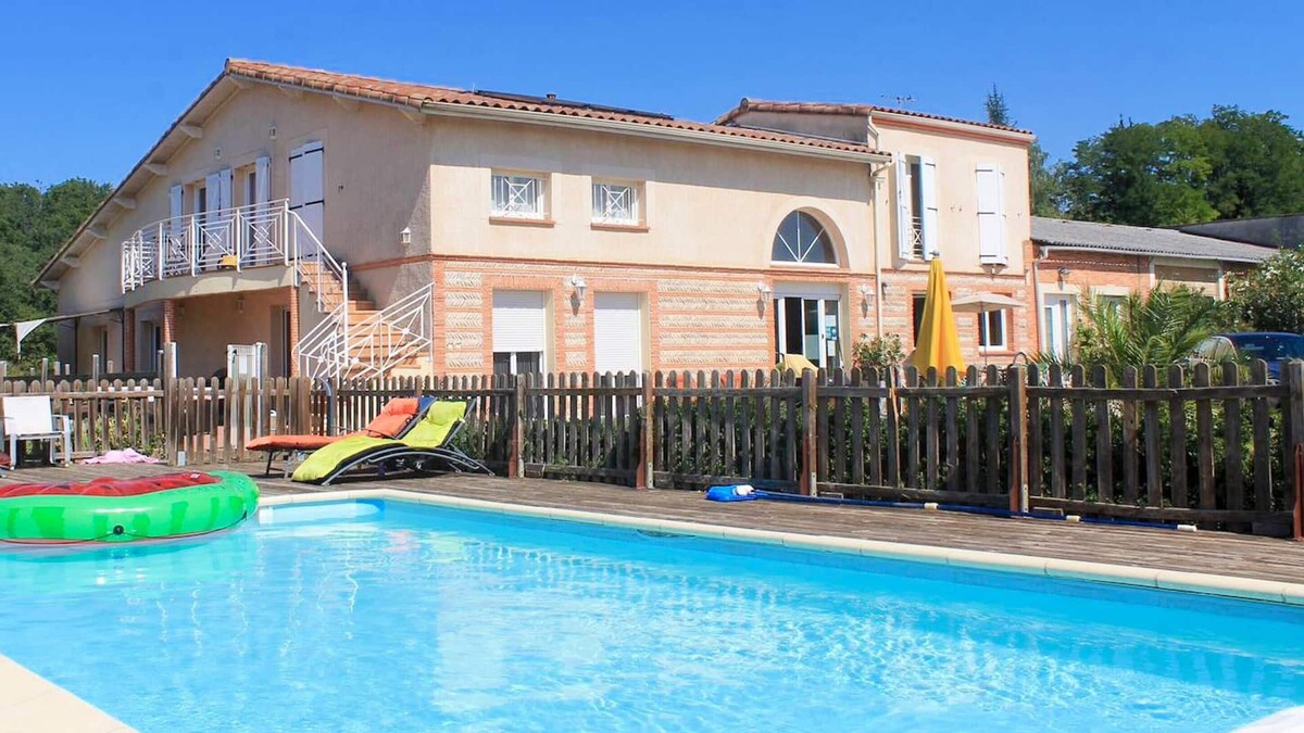 Latrape House | Homerez - Nice house for 5 ppl. with shared pool and terrace at Latrape