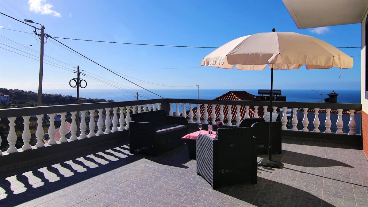 Estrela da Calheta House | Homerez - Nice house for 6 ppl. with sea view, terrace and balcony at Calheta