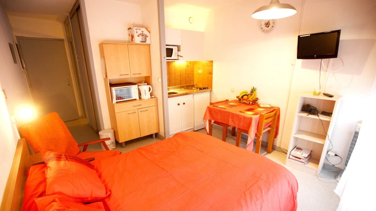 Dax Apartment | Homerez - Nice studio for 2 ppl. with balcony at Dax