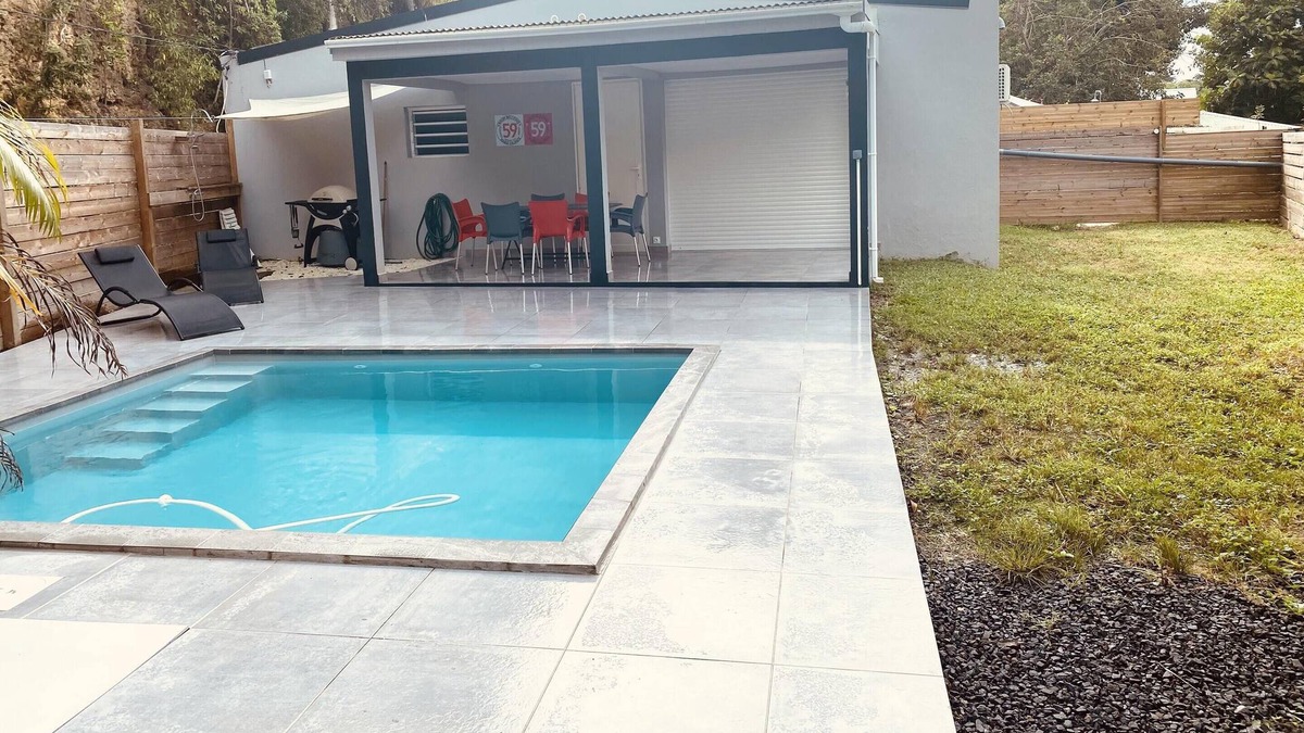 Les Abymes Villa | Homerez - Nice villa 5 km away from the beach for 4 ppl. with swimming-pool