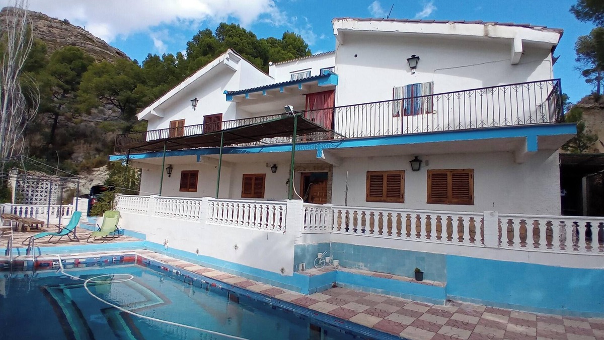 Chulilla Villa | Homerez - Picturesque Villa in Chulilla with Private Pool