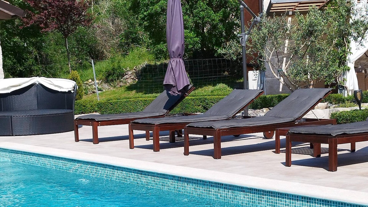 Ripenda Verbanci Villa | Homerez - Spacious villa 5 km away from the beach for 6 ppl. with swimming-pool