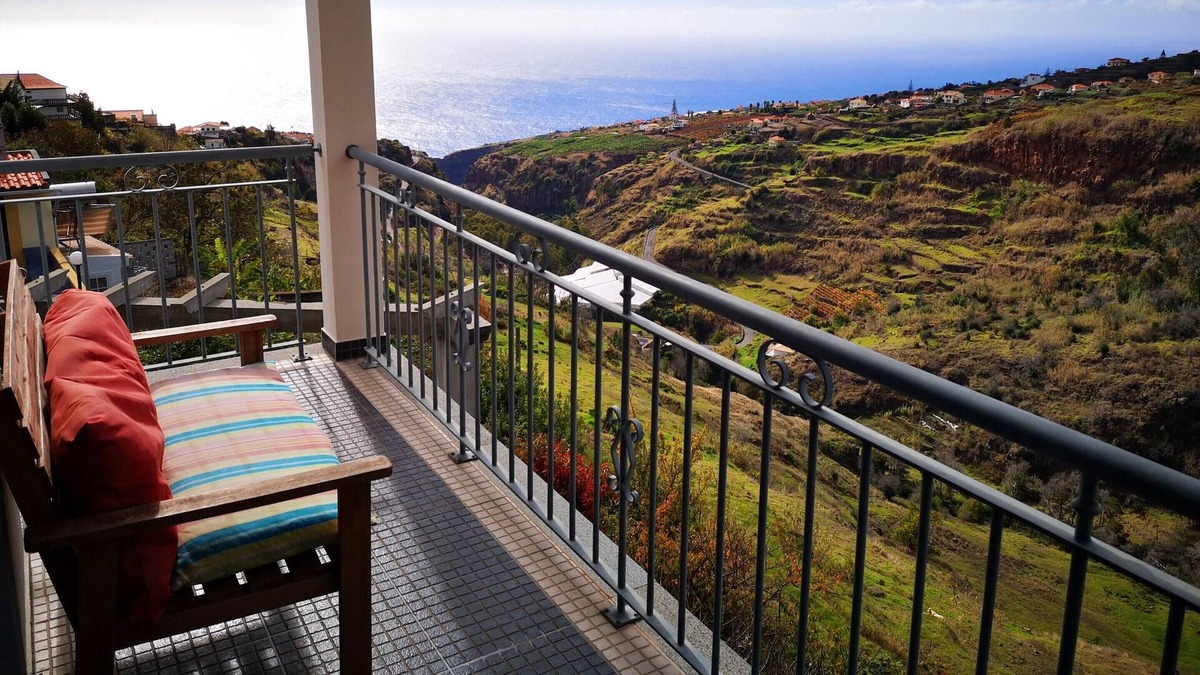 Calheta House | Homerez - Spacious house for 4 ppl. at Lombo Do Doutor