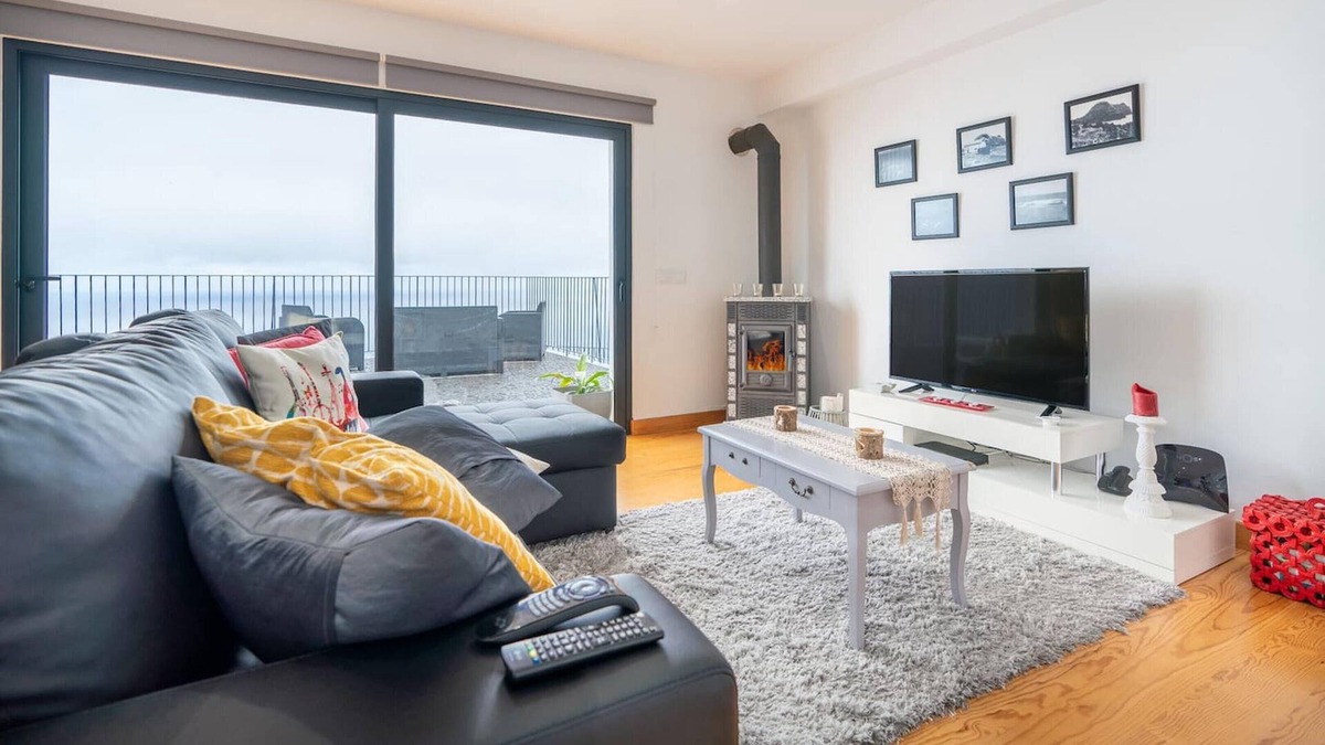 Porto Moniz House | Homerez - Spacious house 1 km away from the beach for 6 ppl. with swimming-pool