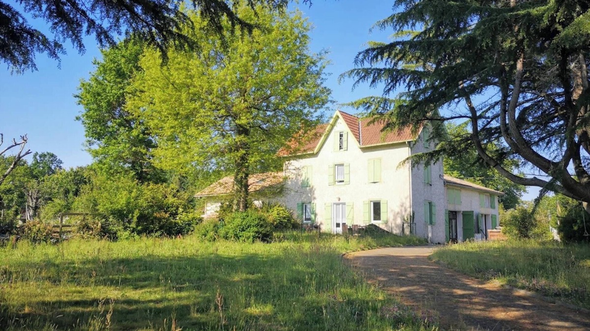 Saubrigues House | Homerez - Spacious House with Pool in Saubrigues