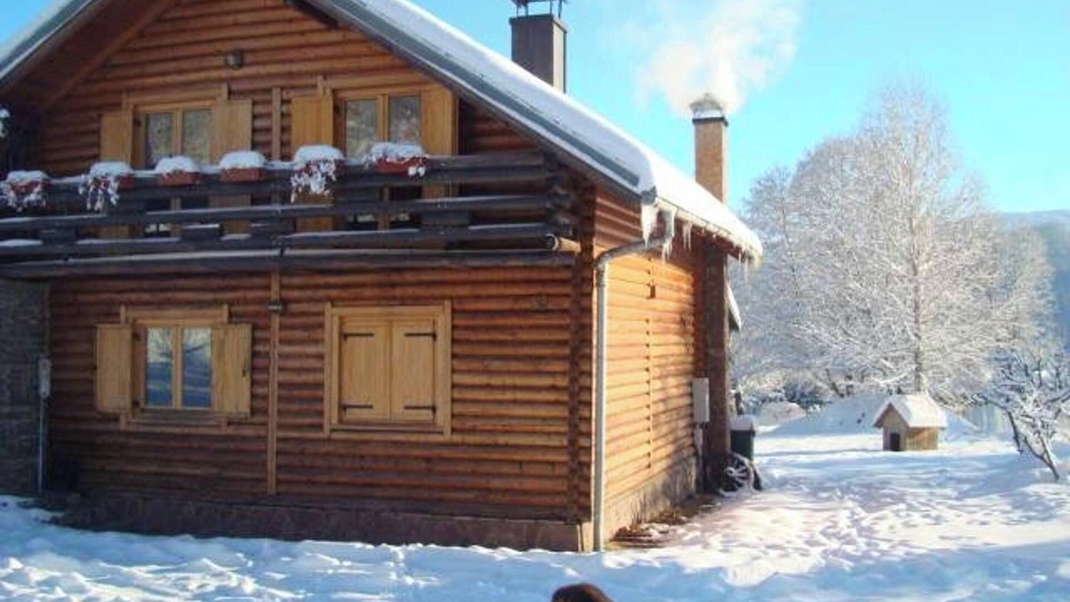 Bihac House | Homerez - Spacious House in Lohovo with Terrace
