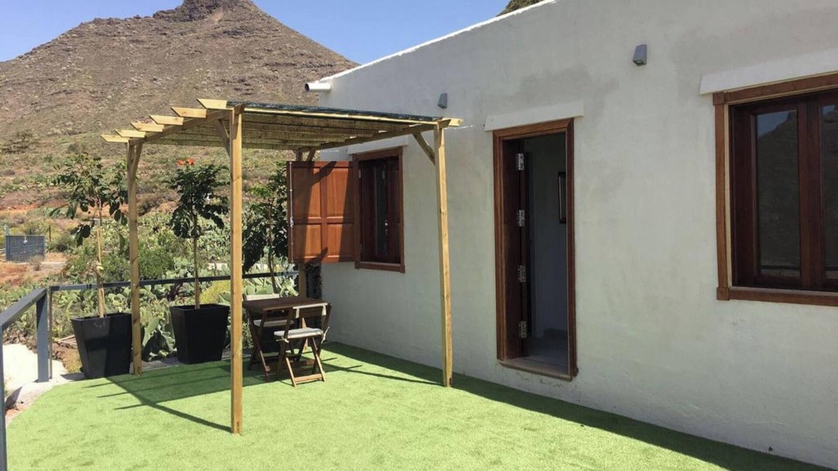 El Madronal House | Homerez - Spacious house in Arona with terrace and garden
