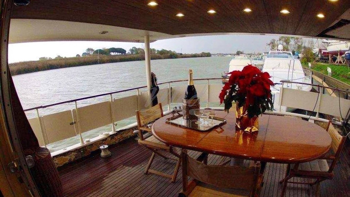 Fiumicino House | Homerez - Spacious property for 8 ppl. with terrace at Fiumicino (RM)