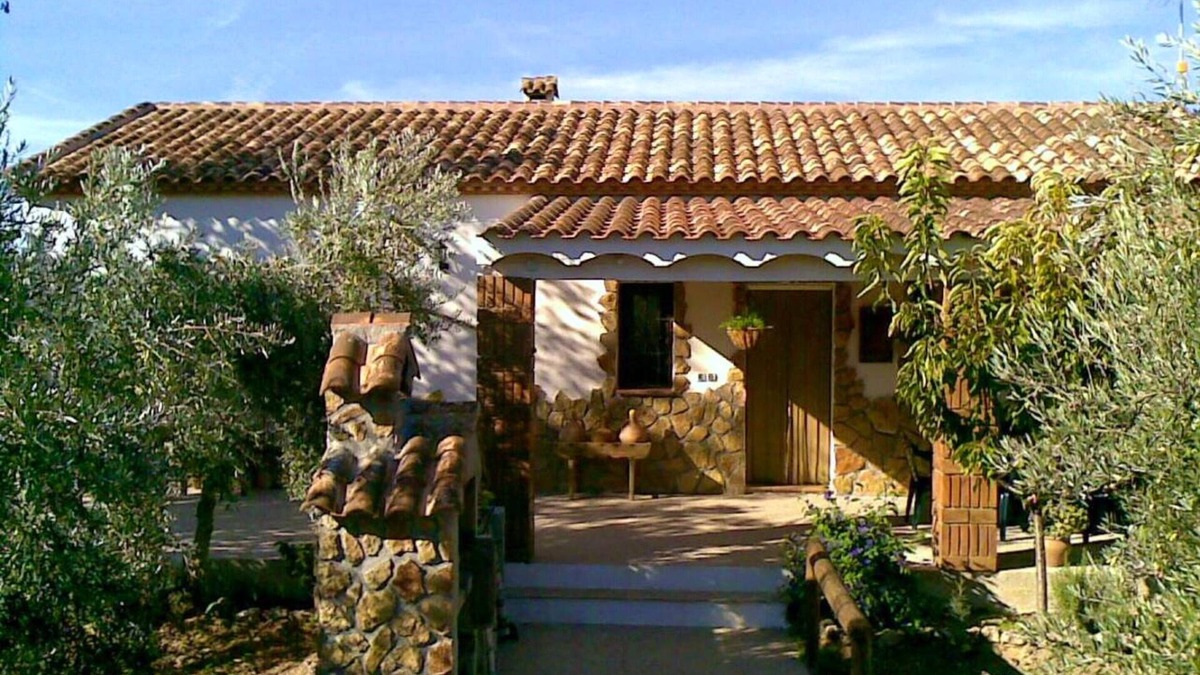 Pozo Alcon Villa | Homerez - Spacious villa for 6 ppl. with swimming-pool and terrace at Pozo Alcón
