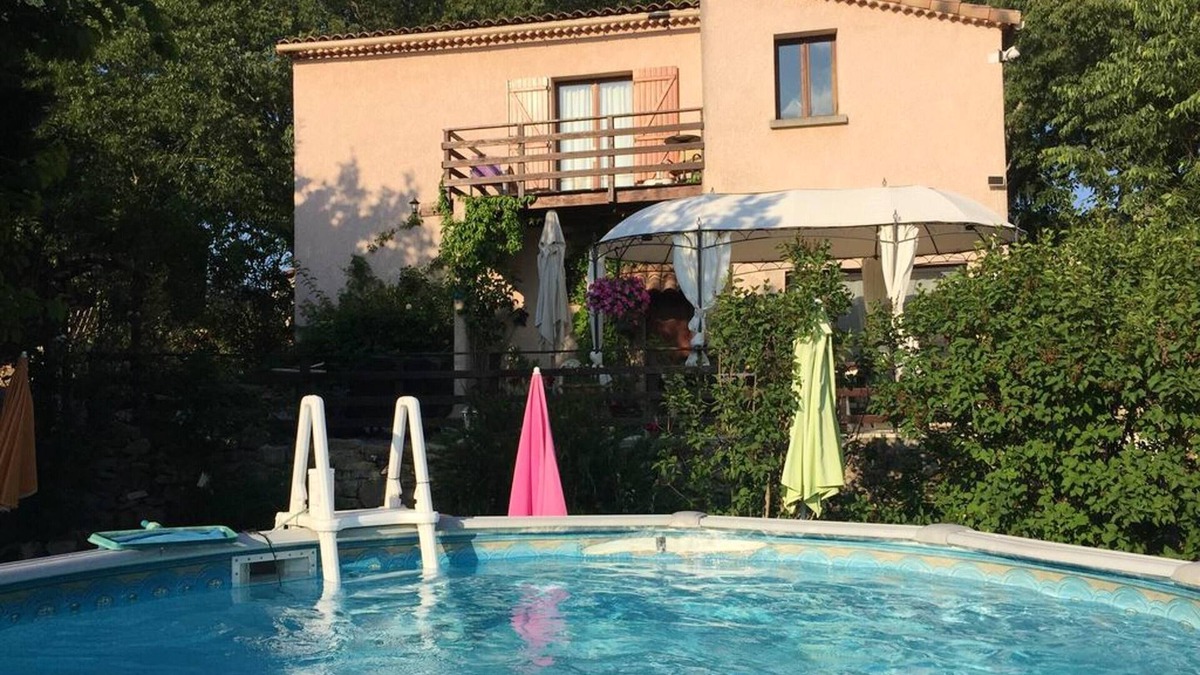 Chandolas Villa | Homerez - Spacious villa for 7 ppl. with swimming-pool and terrace at Chandolas