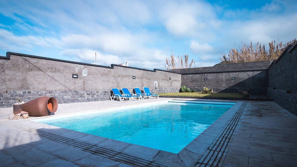 Ponta Delgada Villa | Homerez - Spacious villa for 6 ppl. with swimming-pool at Mosteiros