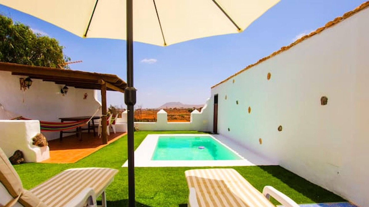 Antigua Villa | Homerez - Spacious villa 12 km away from the beach for 4 ppl. with swimming-pool