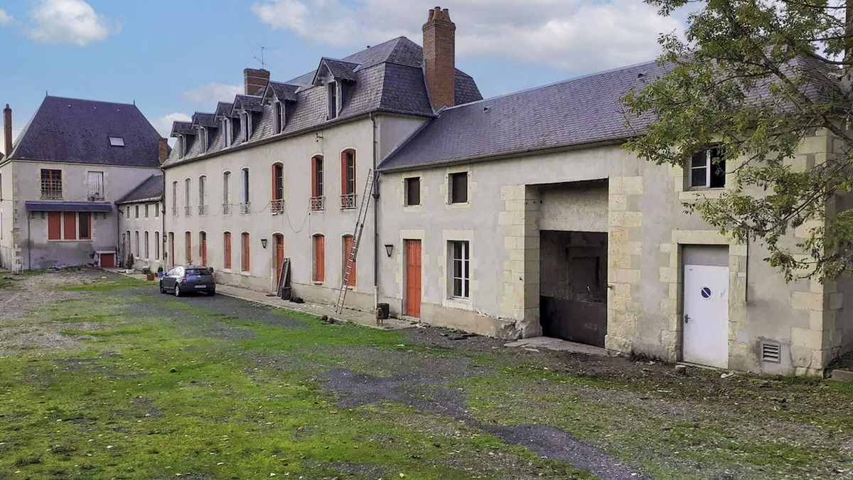 Garchizy House | Homerez - Spacious villa with private pool in Garchizy on 650 m²