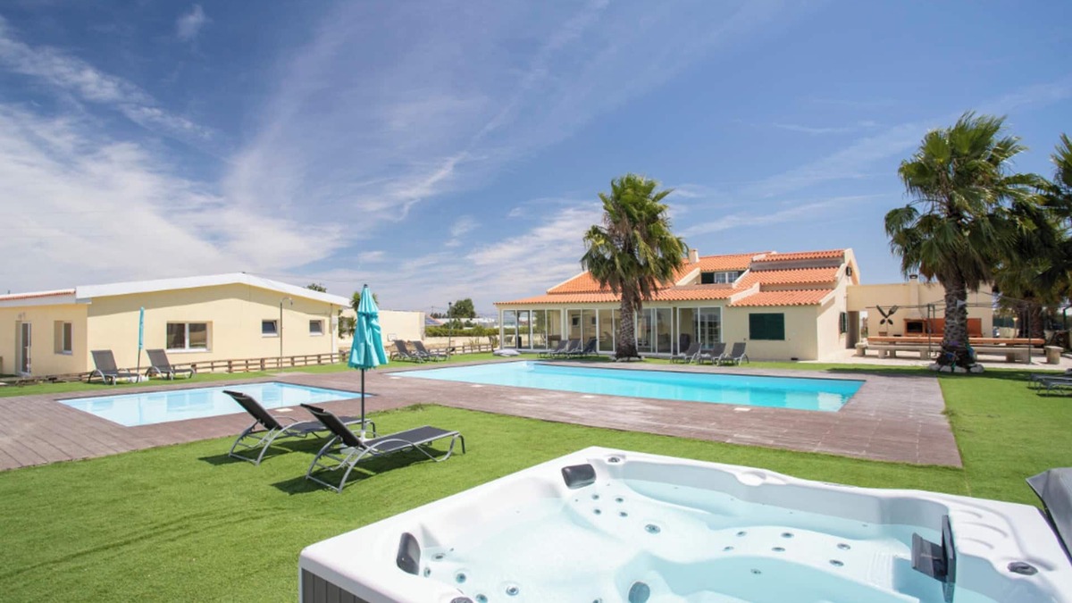 Cajados Villa | Homerez - Spacious Villa in Palmela with Private Pool and Garden