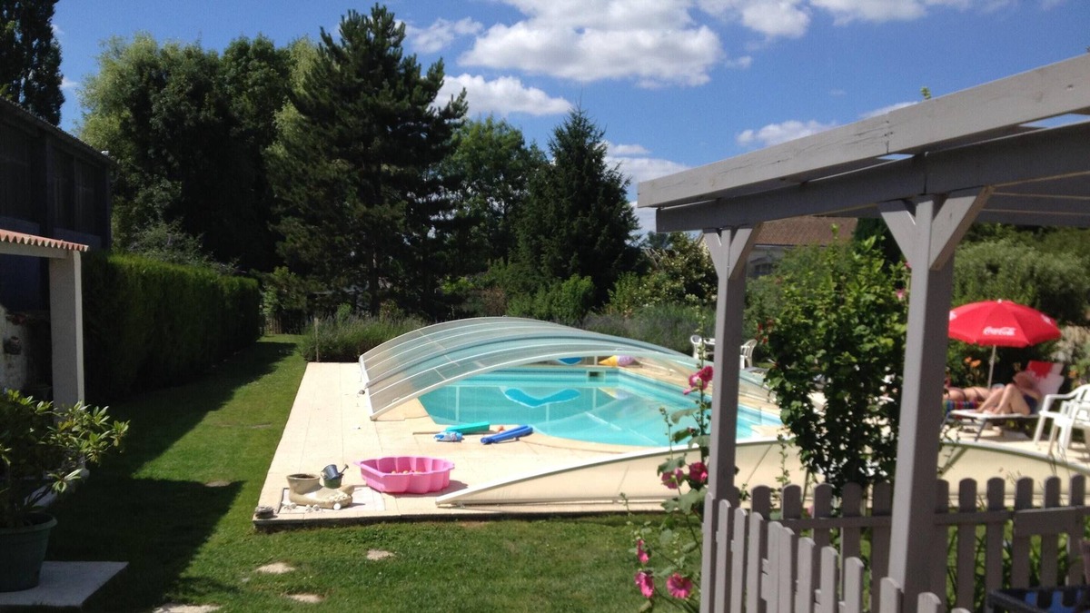 Saint-Jean-d'Angely Apartment | Homerez - Studio for 3 ppl. with swimming-pool and garden at Saint-Jean-d'Angély