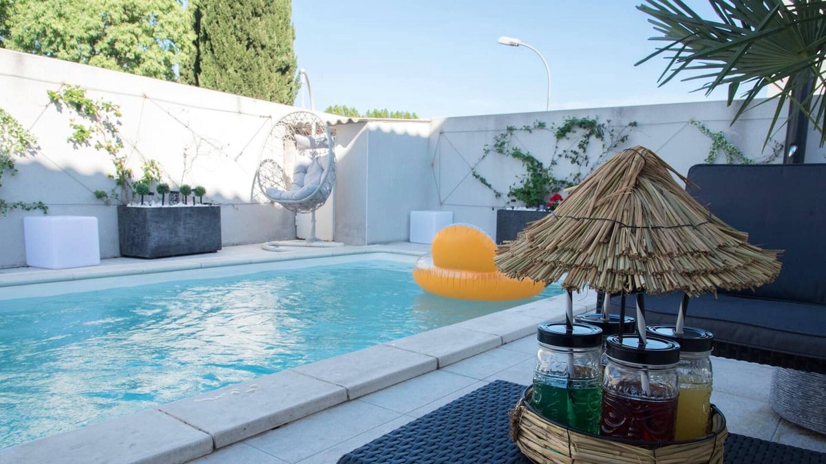 Lunel Villa | Homerez - Villa 18 km away from the beach for 8 ppl. with swimming-pool at Lunel