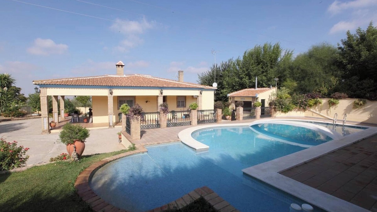Sanlucar la Mayor Villa | Homerez - Villa in Sanlúcar la Mayor