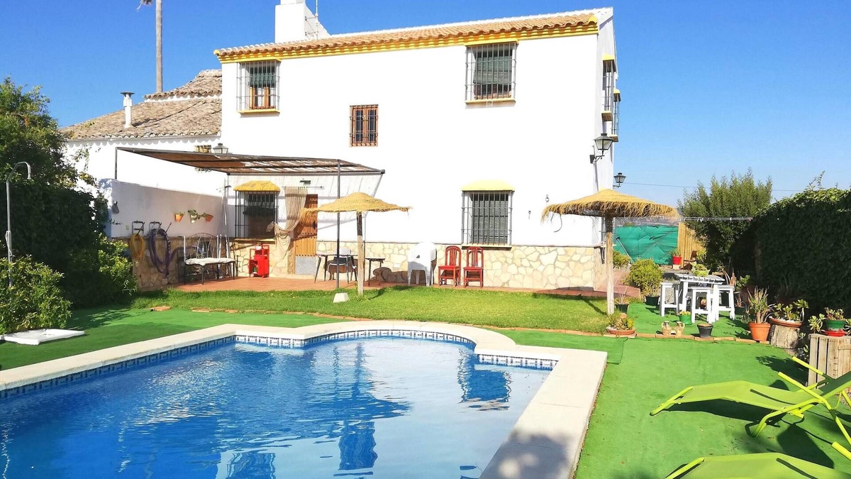 Antequera Villa | Homerez - Villa for 13 ppl. with swimming-pool, garden and terrace at Antequera