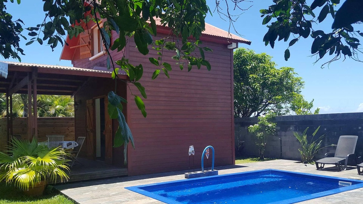 Saint-Andre Villa | Homerez - Villa for 4 ppl. with swimming-pool, garden and terrace at Saint-André