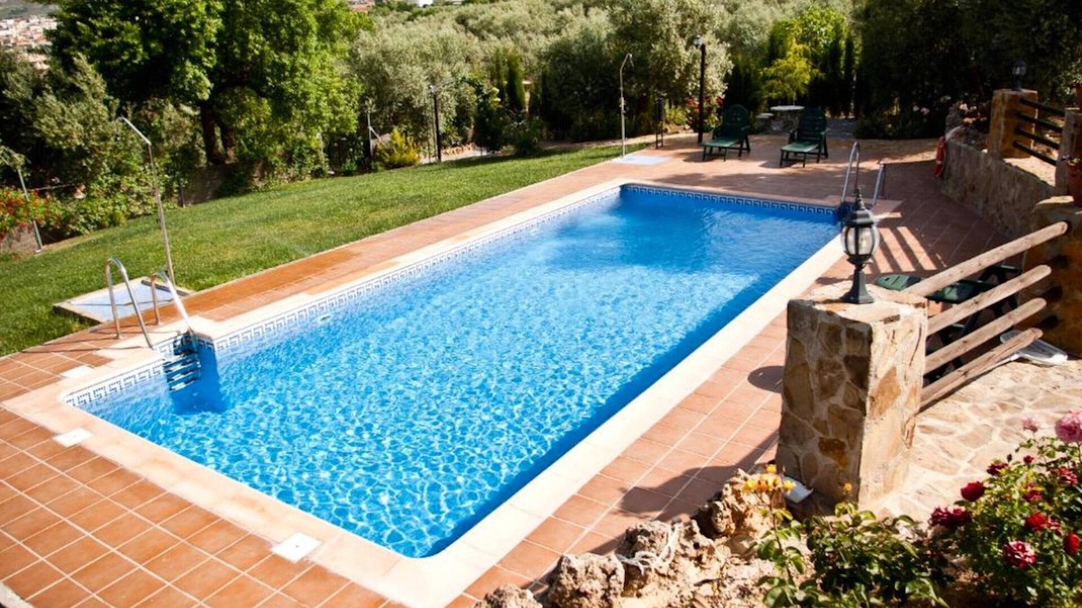 Pozo Alcon Villa | Homerez - Villa for 6 ppl. with swimming-pool, jacuzzi and garden at Pozo Alcón