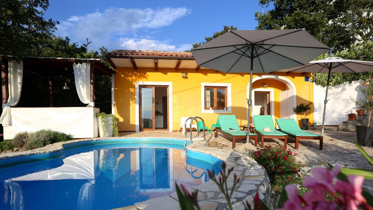 Ripenda Verbanci Villa | Homerez - Villa 3 km from the beach for 6 pers. with pool in Ripenda Verbanci