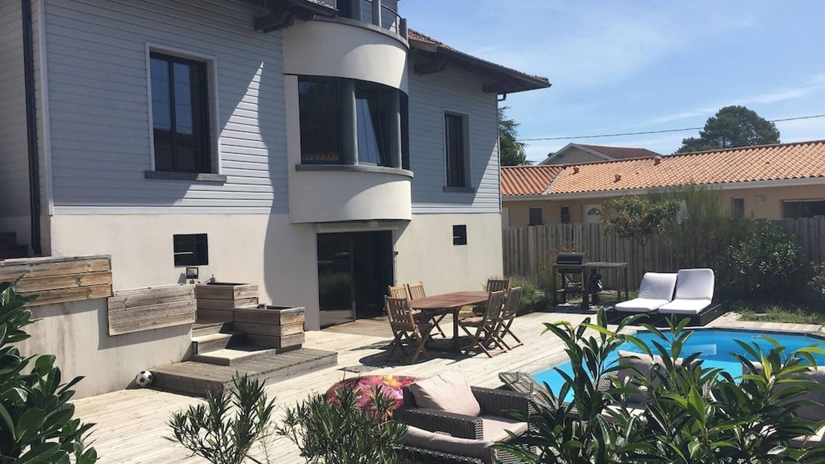 Biscarrosse Villa | Homerez - Villa in Biscarrosse