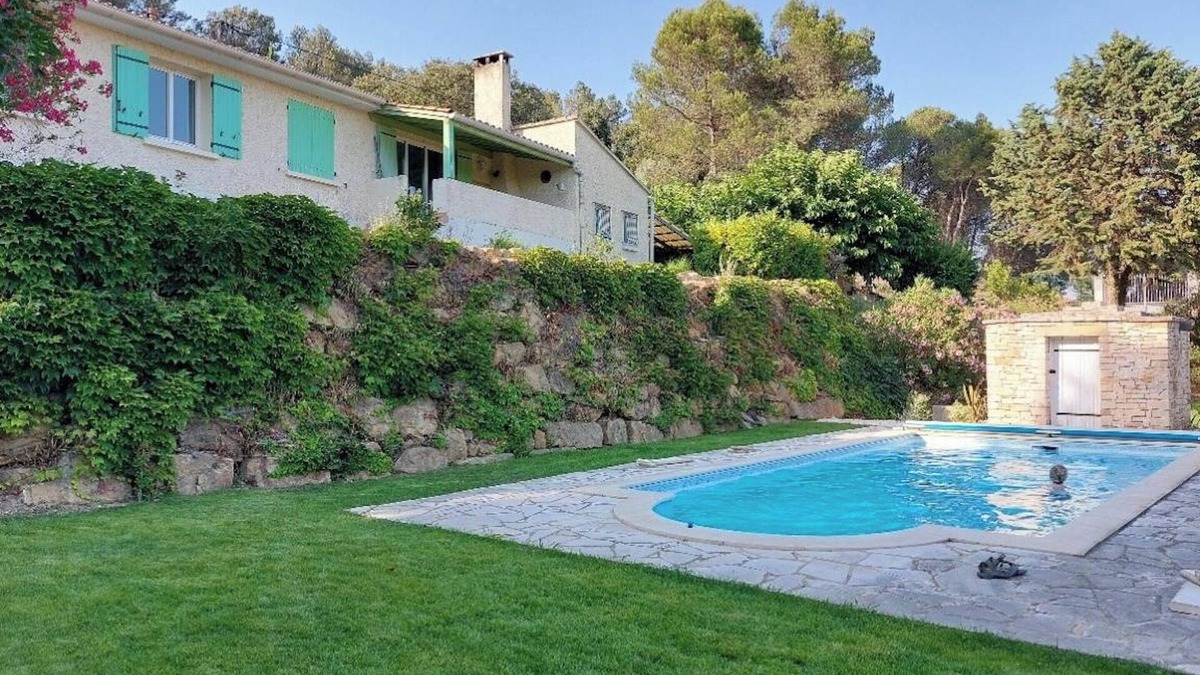 Saint-Nazaire Villa | Homerez - Villa in Saint-Nazaire