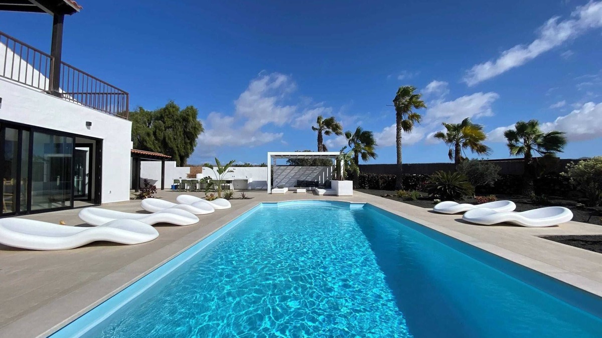 Lajares Villa | Homerez - Villa in Lajares w/private pool