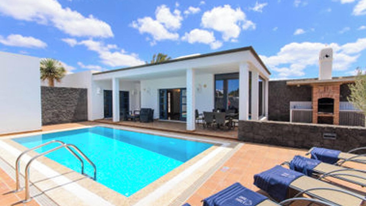 Playa Blanca Villa | Homerez - Villa in Playa Blanca