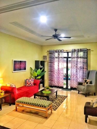 Kawasan Perindustrian Chendering House | Homestay Cik Esah