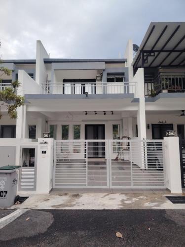 Seremban House | Homestay Farrell Seremban