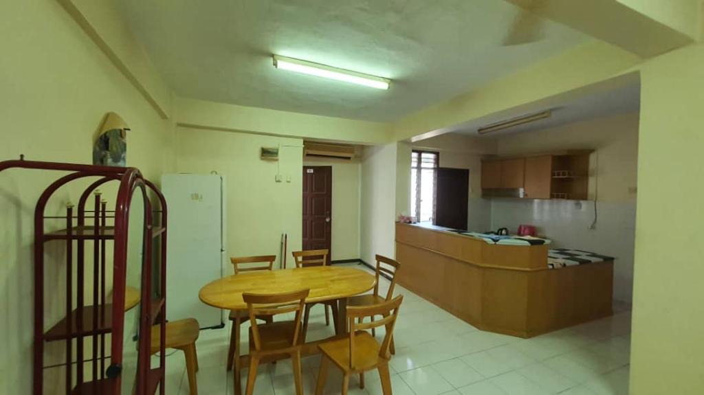 Kampung Teluk Kemang House | Homestay pd perdana