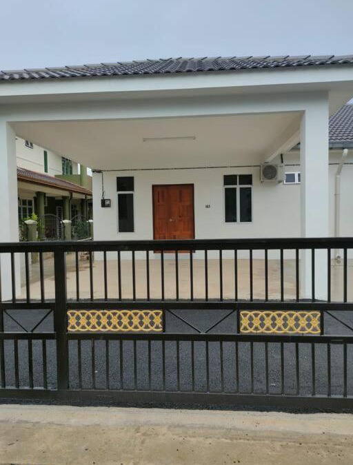 Kampung Bintong House | Homestay Usrati No. 17K (untuk muslims sahaja)