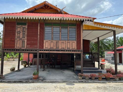 Sungai Durian House | Homestay wak saripan Rumah Kayu