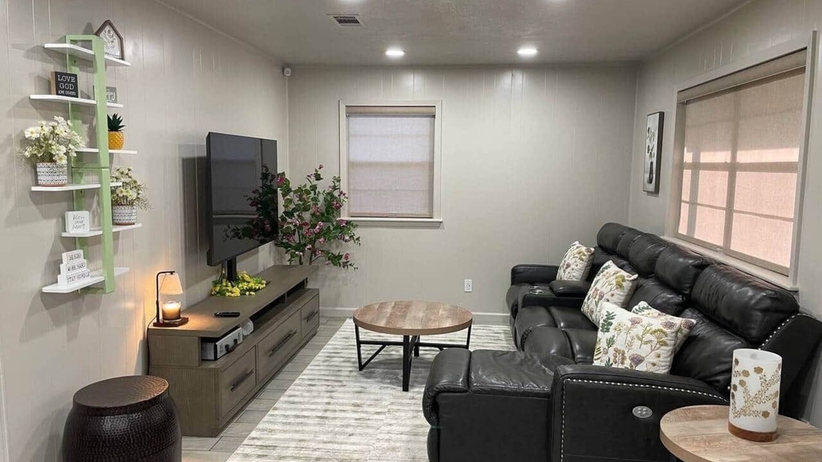 Hugo House | HomeSuite Cabin | Near Casino & Hugo Lake