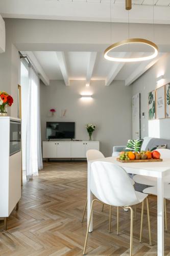 San Zeno Apartment | HomeThirtyFour