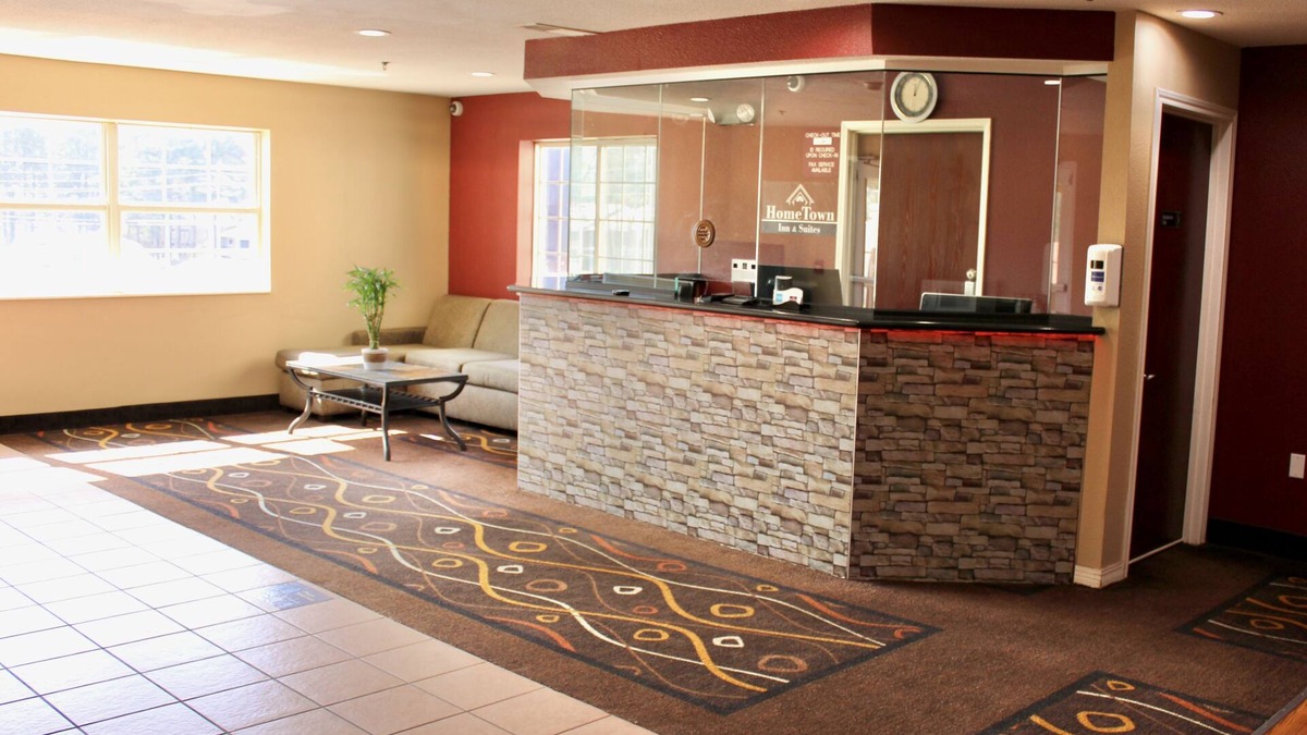 Longview Hotel | HomeTown Inn & Suites