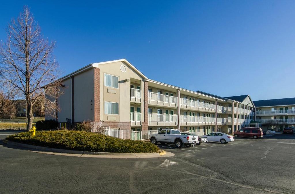 Thornton Hotel | HomeTowne Studios by Red Roof Denver - Thornton