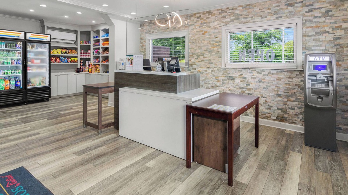 Charlotte Hotel | HomeTowne Studios & Suites by Red Roof Charlotte - Ballantyne