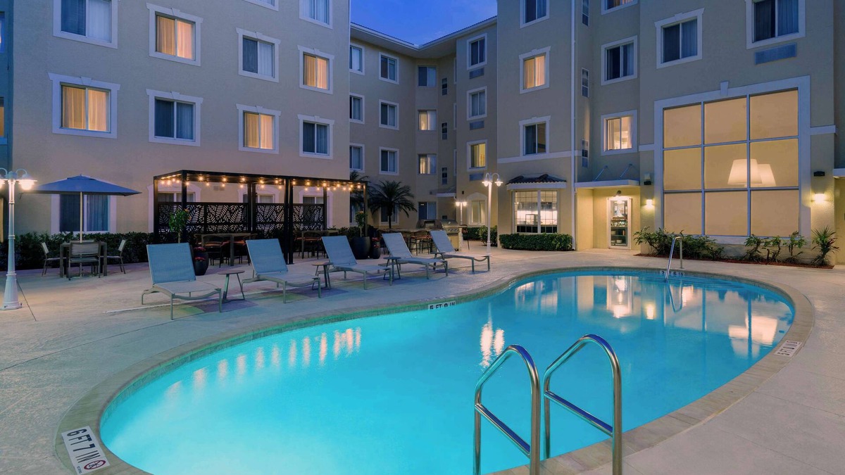 Bonita Springs Hotel | Homewood Suites by Hilton Bonita Springs