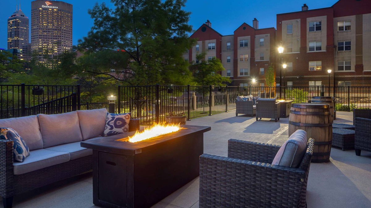Downtown Indianapolis Hotel | Homewood Suites by Hilton Indianapolis Downtown IUPUI