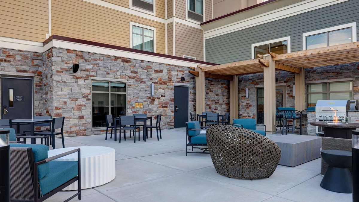 Oak Creek Hotel | Homewood Suites by Hilton Oak Creek Milwaukee