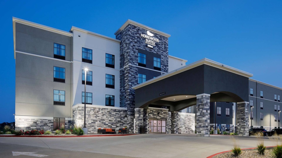 Topeka Hotel | Homewood Suites by Hilton Topeka