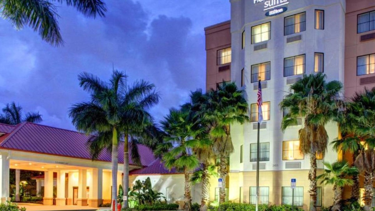 Villages of Palm Beach Lakes Hotel | Homewood Suites West Palm Beach