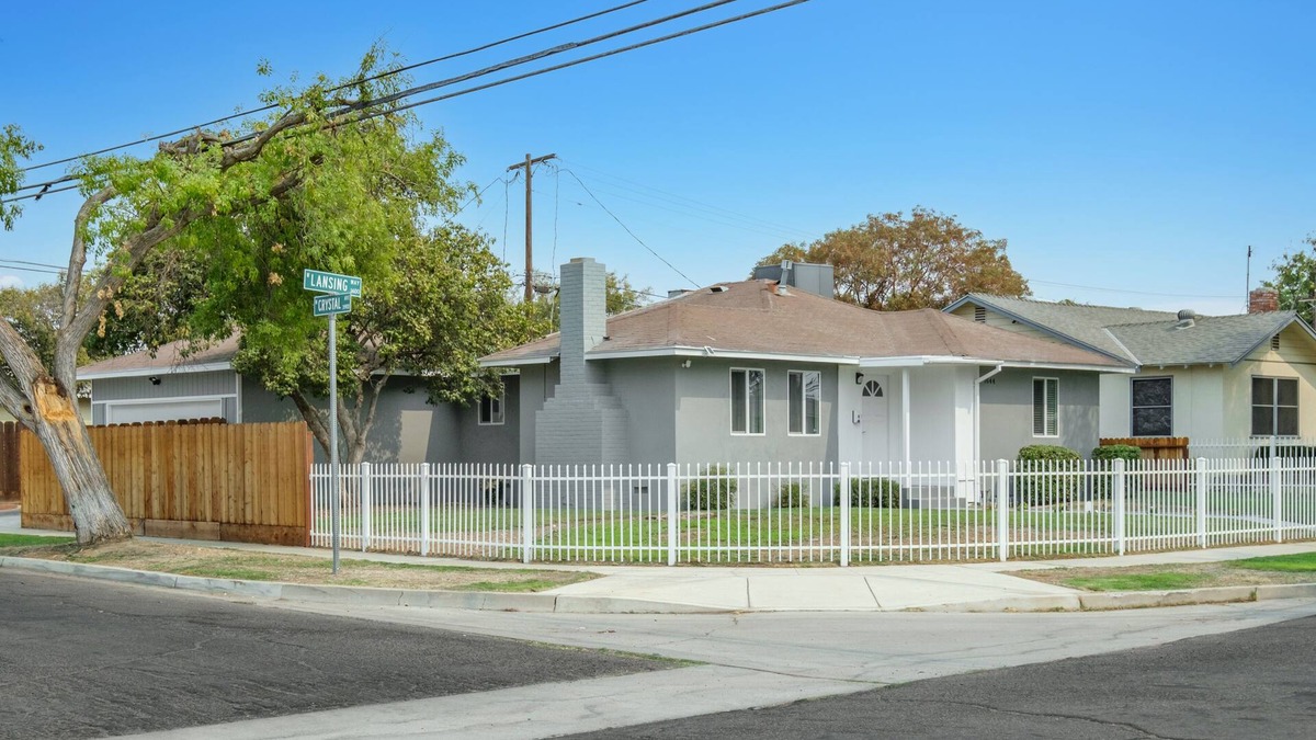 Fresno House | Homey, Clean & Convenient for Vacation or Business