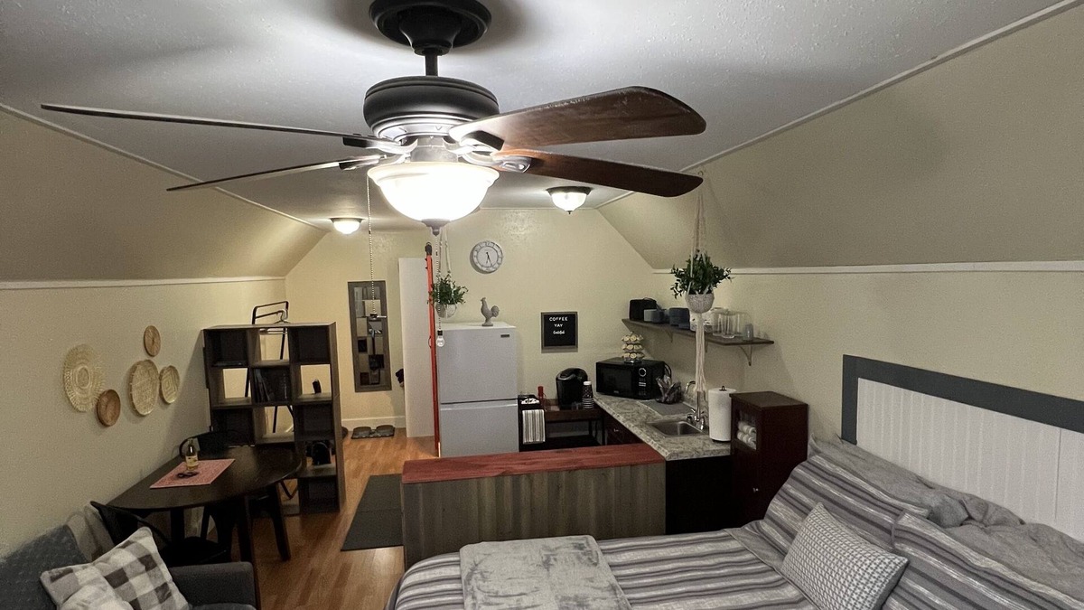 Palmer Apartment | Homey comfortable studio in the heart of Palmer