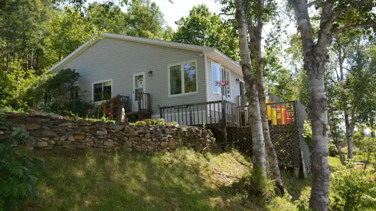 Boularderie Cottage | Homey cottage on Great Bras d'Or Lake.
